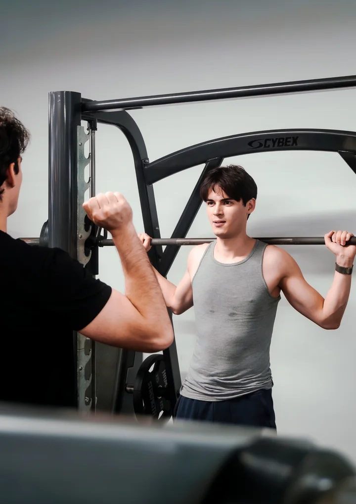 Igor accompagne un client au squat guidé
